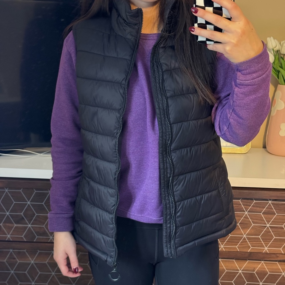 Black puffer vest
